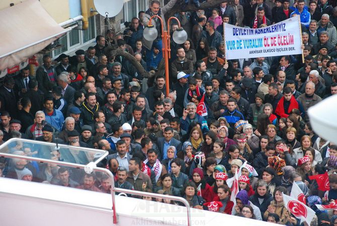 MHP LİDERi DEVLET BAHÇELİ AKHİSARLILAR İLE BULUŞTU